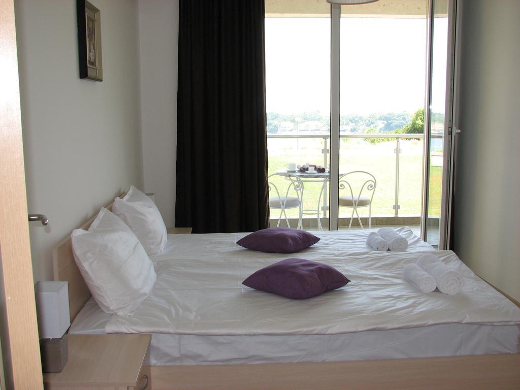 Two-Bedroom Apartment Donika ツァレヴォ エクステリア 写真
