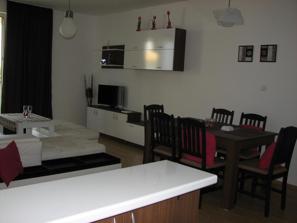 Two-Bedroom Apartment Donika ツァレヴォ エクステリア 写真